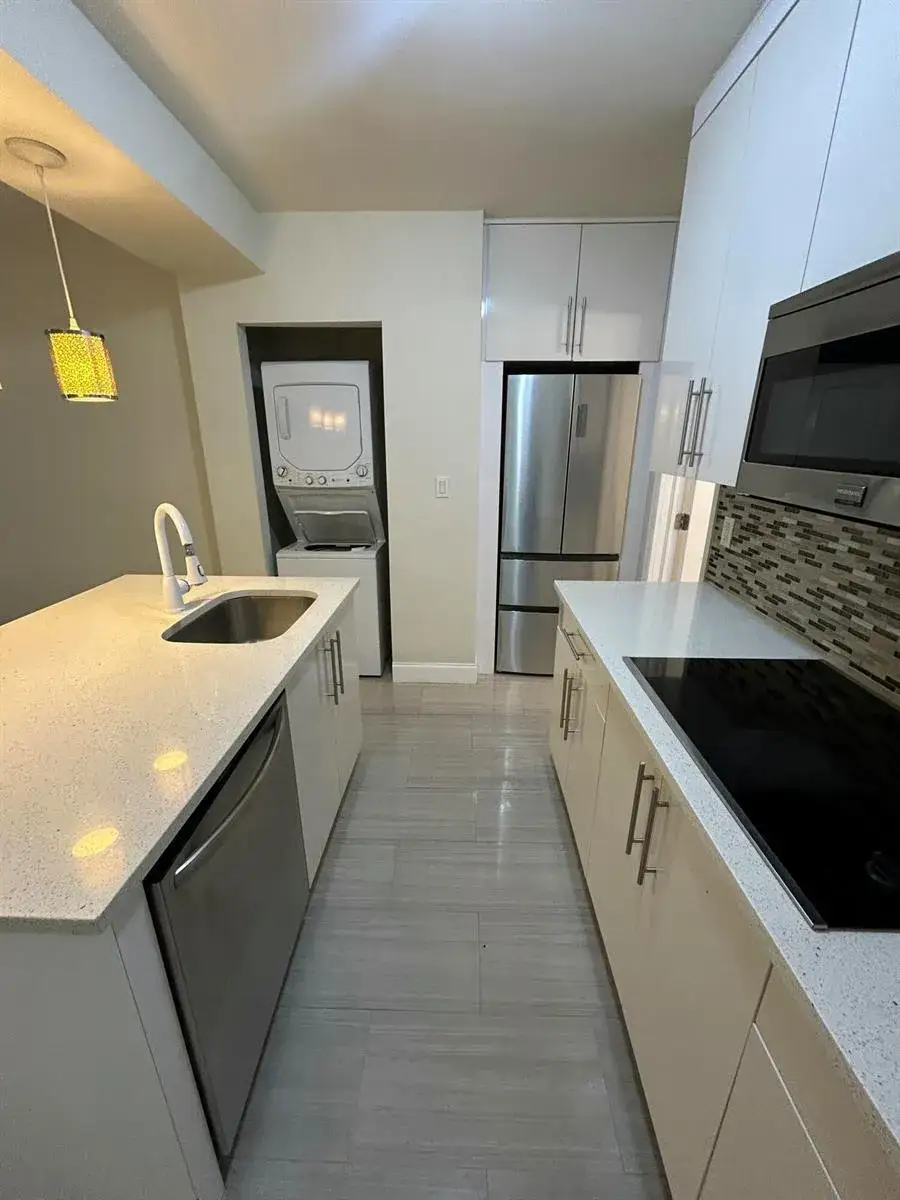 2 bedroom 2 bath Residential Lease for rent at 916 NE 15th Avenue # 3, Fort Lauderdale FL 33304