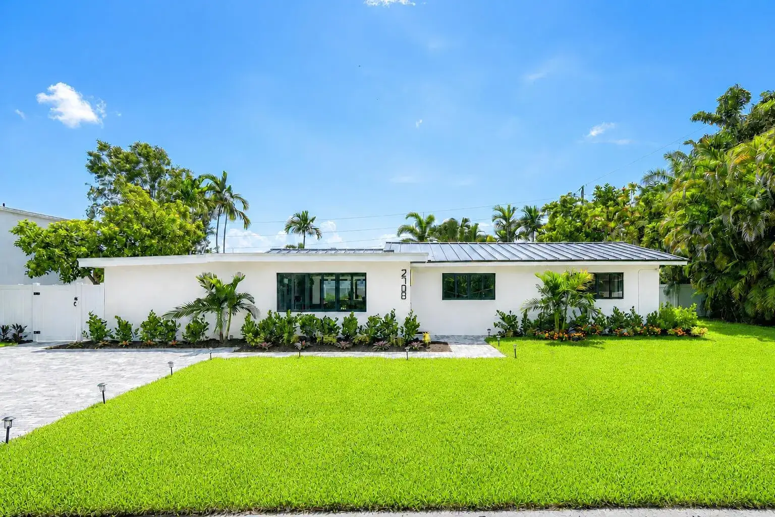 3 bedroom 3 bath Residential for sale at 2708 NE 1ST Avenue, Wilton Manors FL 33334