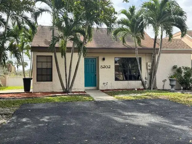 2 bedroom 2 bath Residential Lease for rent at 5202 NUTMEG Drive, Palm Beach Gardens FL 33418