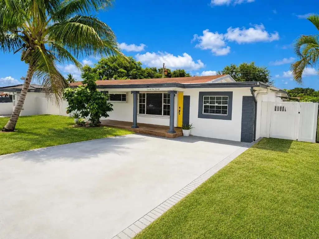 4 bedroom 3 bath Residential for sale at 7120 SW 13TH Street, Pembroke Pines FL 33023