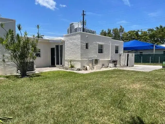 1 bedroom 1 bath Residential Lease for rent at 1631 Harrison Street Rear, Hollywood FL 33020