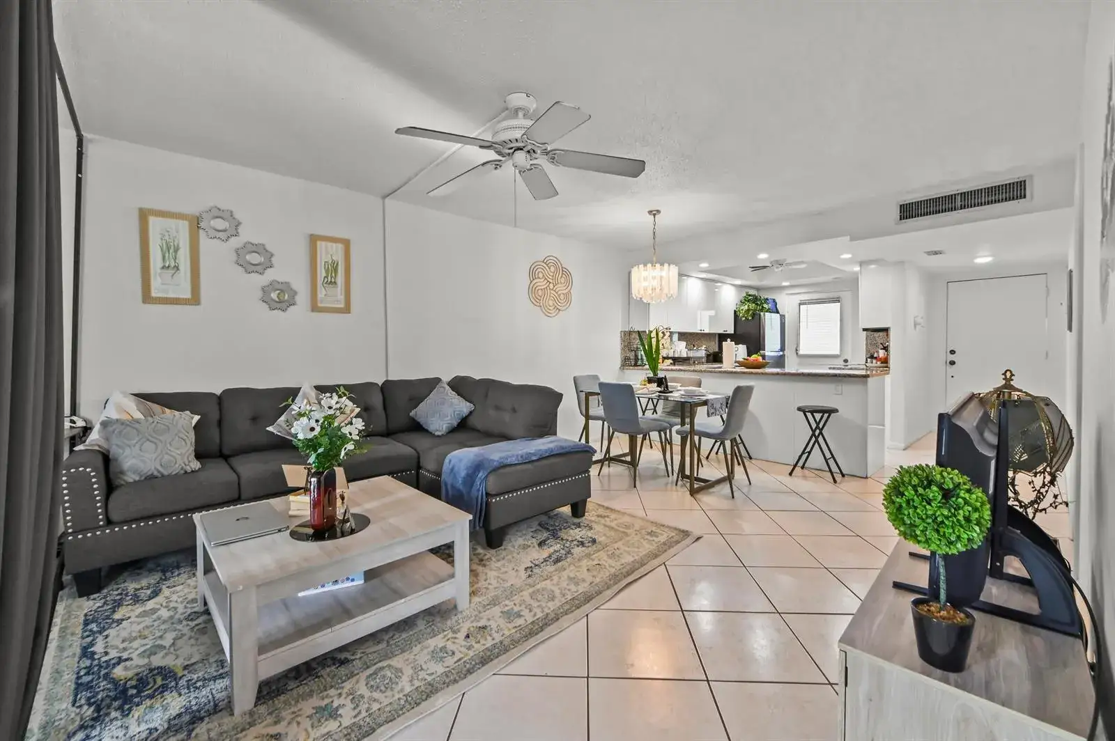 1 bedroom 2 bath Residential Lease for rent at 5700 NW 2ND Avenue # 708, Boca Raton FL 33487