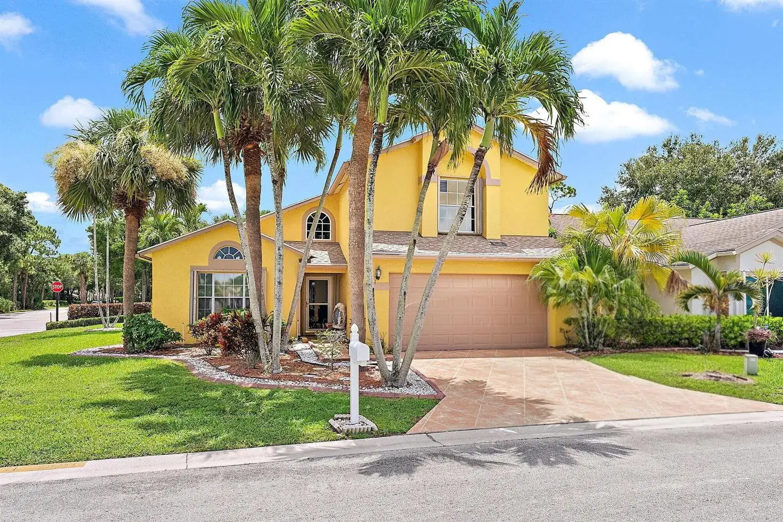 3 bedroom 2 bath Residential for sale at 119 Hammocks Drive, FL 33413