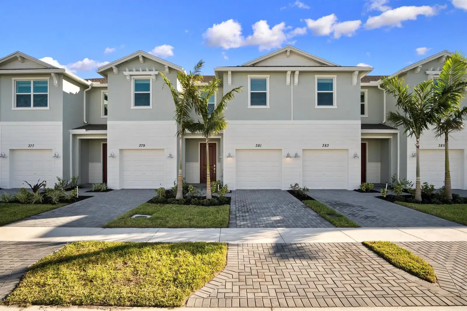3 bedroom 2 bath Residential for sale at 381 SE CROSSOAK Lane, Port St. Lucie FL 34984