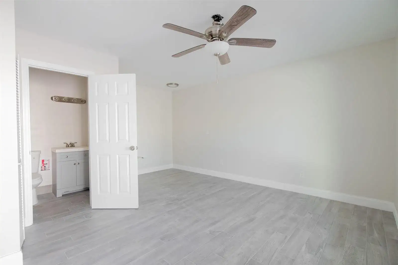 Commercial Sale for sale at 400 S FEDERAL Highway, Boynton Beach FL 33435