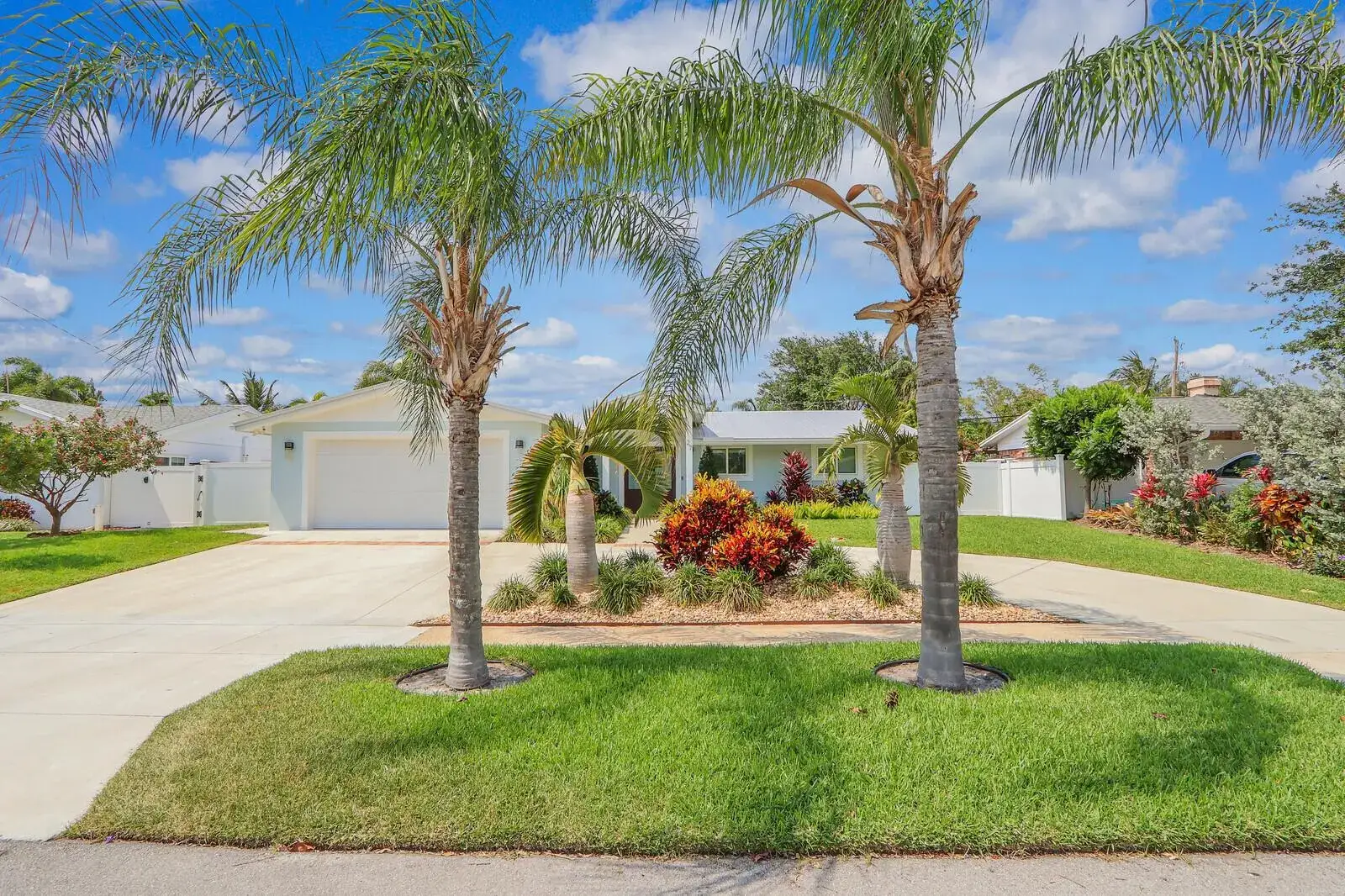3 bedroom 2 bath Residential Lease for rent at 27 WILLOW Road, Tequesta FL 33469