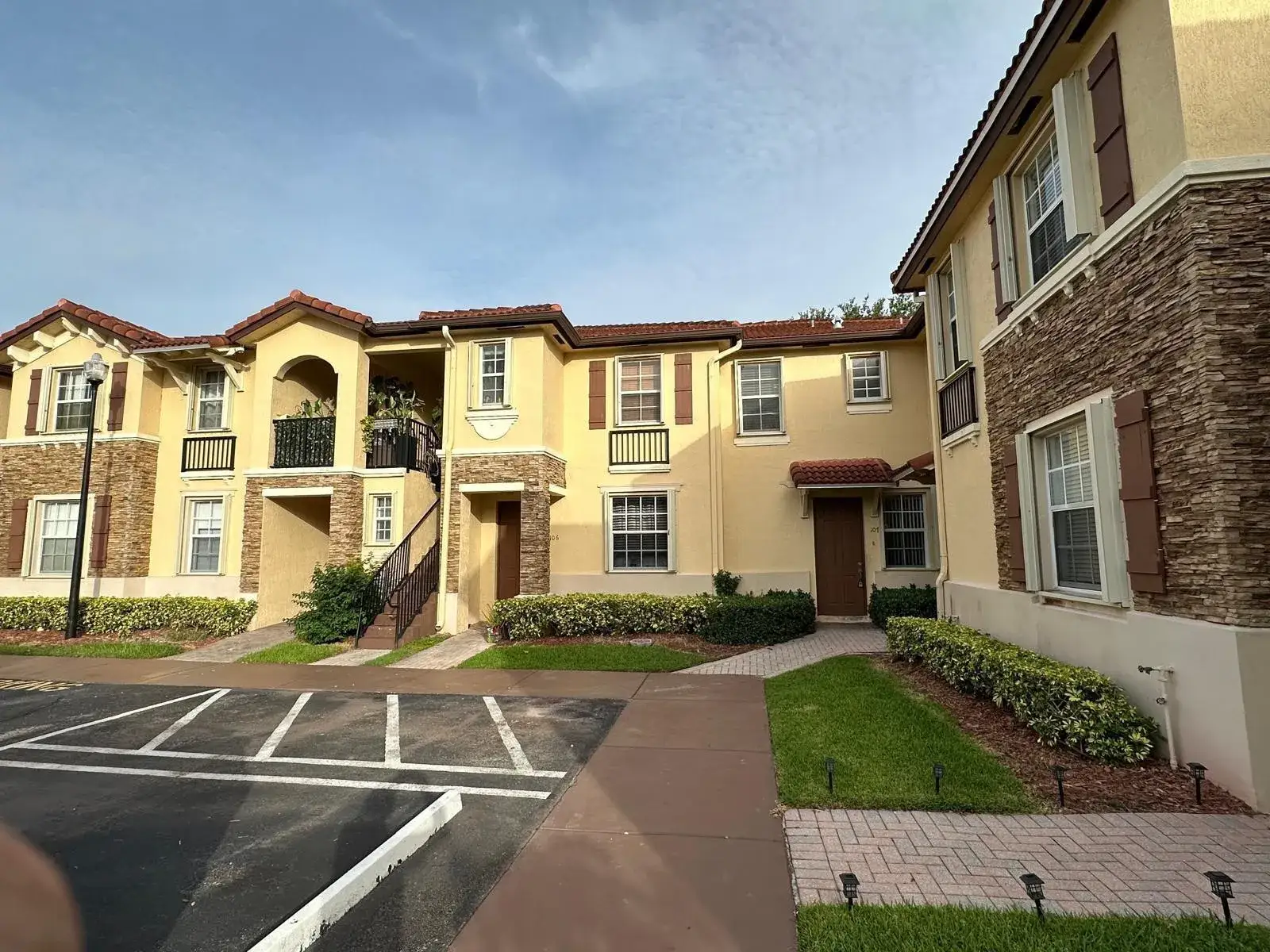 3 bedroom 2 bath Residential for sale at 1575 NE 33 Avenue # 101, Homestead FL 33033
