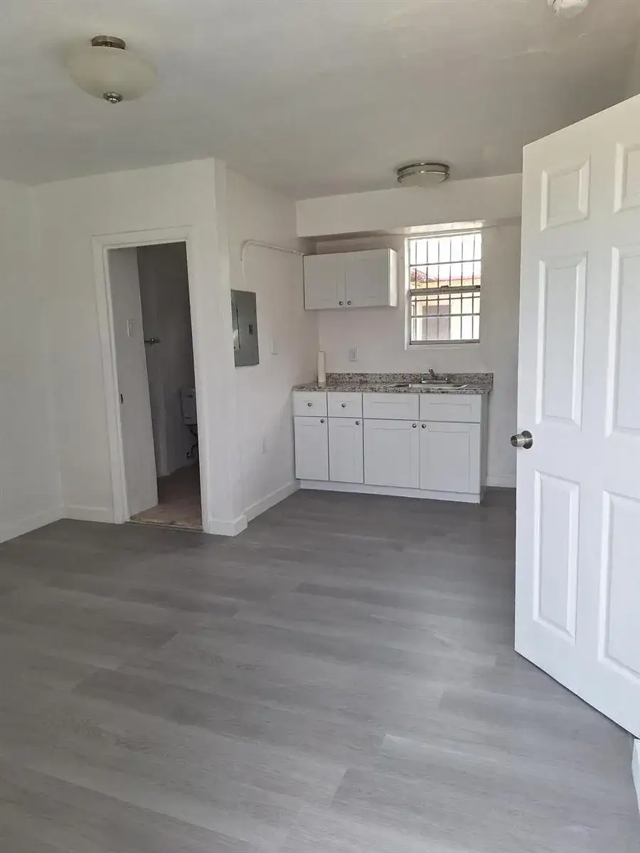 1 bedroom 1 bath Residential Lease for rent at 3007 NW 59th Street # 5, Miami FL 33142
