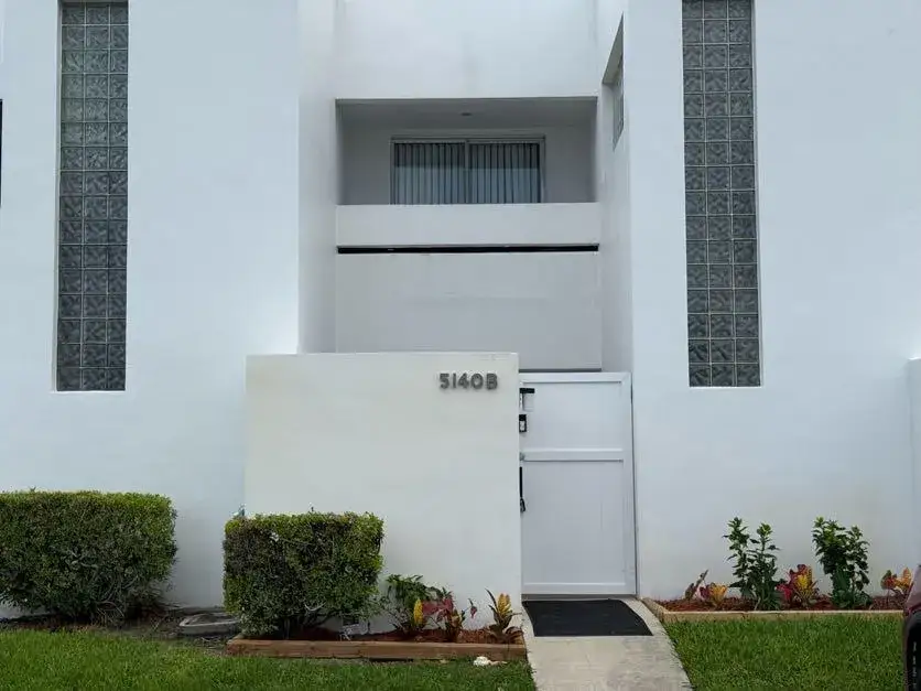 2 bedroom 1 bath Residential for sale at 5140 ELMHURST Road # B, West Palm Beach FL 33417
