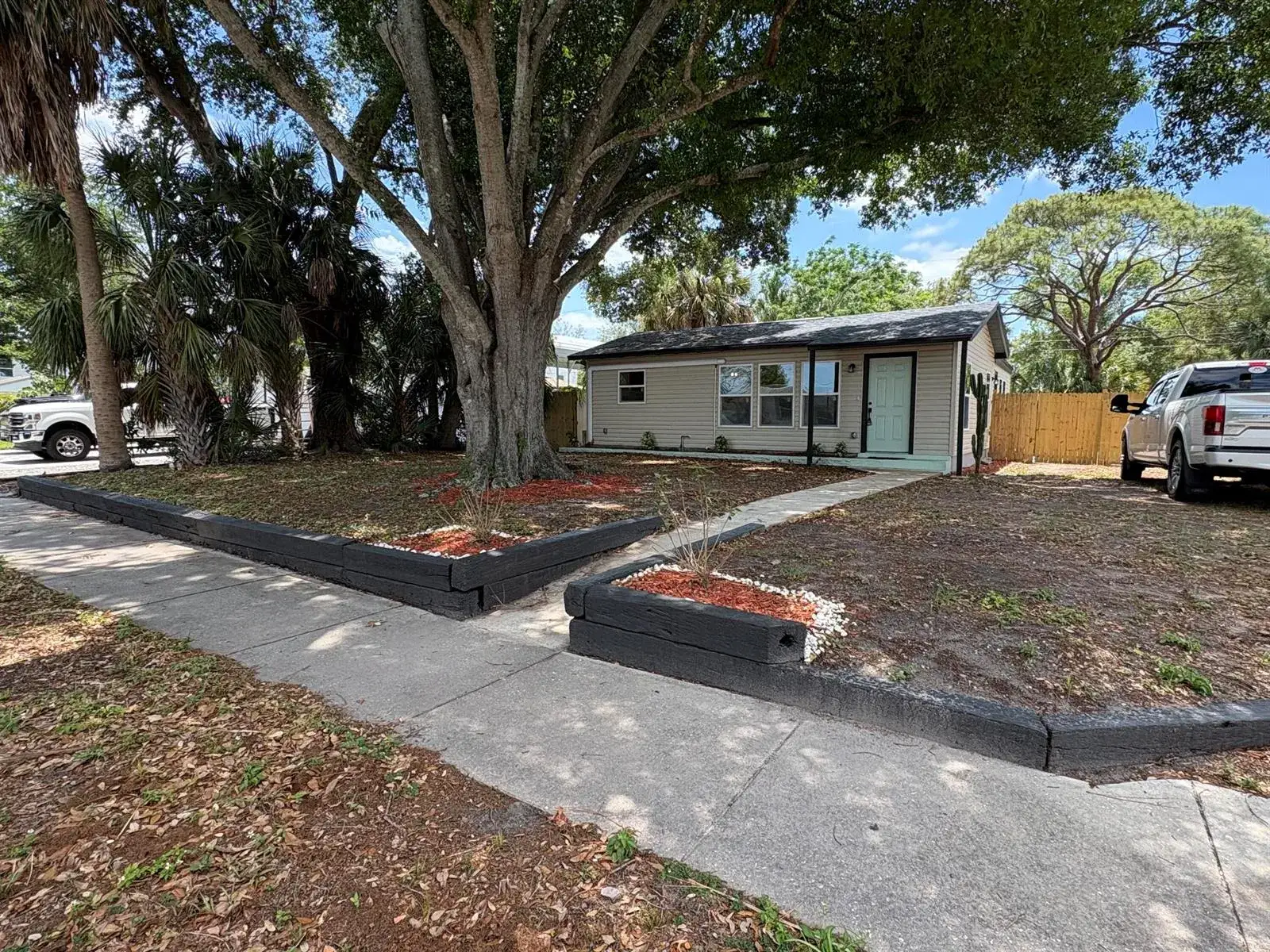 2 bedroom 2 bath Residential for sale at 6948 DARTMOUTH Avenue N, FL 33710