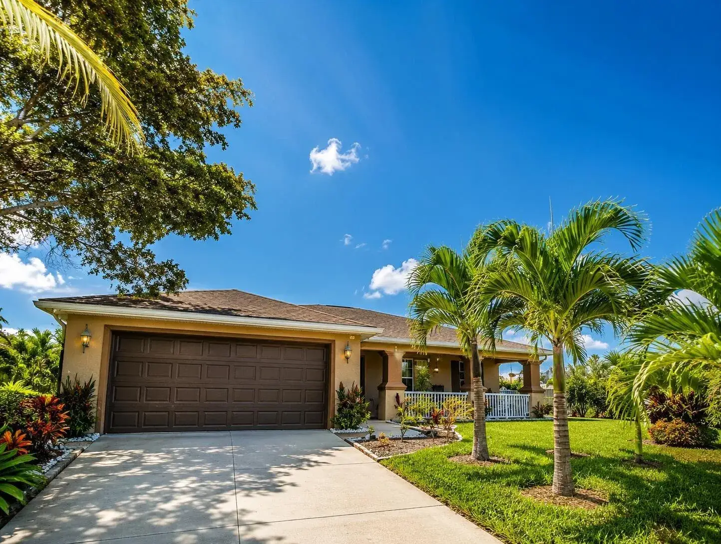 3 bedroom 2 bath Residential for sale at 1206 NE 5TH Avenue, Cape Coral FL 33909