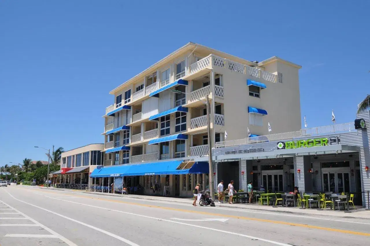 1 bedroom 1 bath Residential for sale at 294 Tuscany Lane, Delray Beach FL 33446