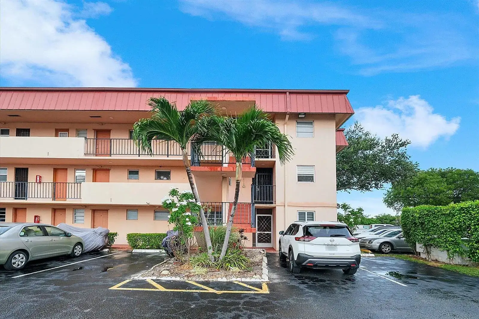2 bedroom 2 bath Residential for sale at 19001 NE 14TH Avenue # 145, Miami FL 33179