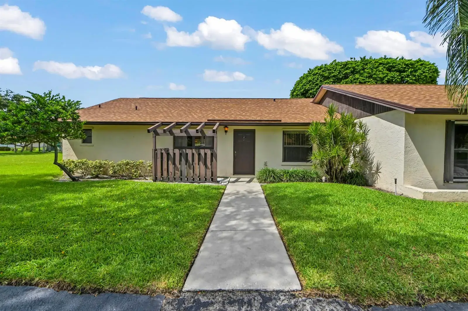 3 bedroom 2 bath Residential for sale at 57 VIA DE CASAS NORTE, Boynton Beach FL 33426