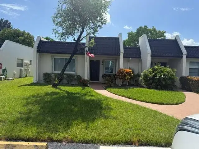2 bedroom 2 bath Residential for sale at 197 Lake Susan Lane, West Palm Beach FL 33411