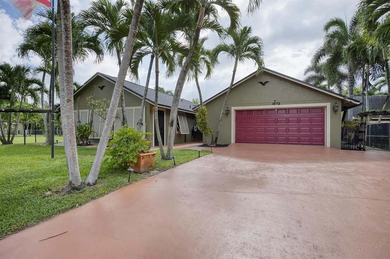 2 bedroom 2 bath Residential for sale at 1672 ERIE Terrace, Palm Springs FL 33406