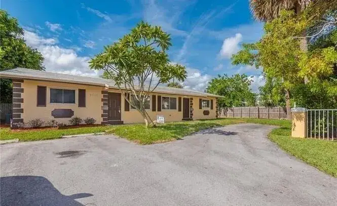 2 bedroom 1 bath Residential Lease for rent at 2061 NE 25th Avenue # A, Pompano Beach FL 33062