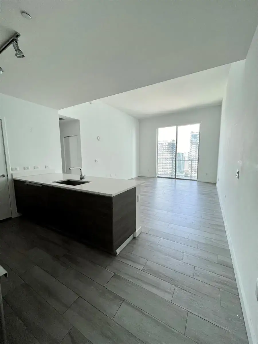 1 bedroom 1 bath Residential Lease for rent at 1100 S MIAMI Avenue # 4209, Miami FL 33130