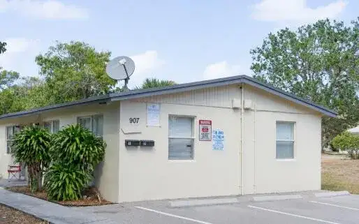 2 bedroom 1 bath Residential Lease for rent at 907 5TH Street # 1, West Palm Beach FL 33401