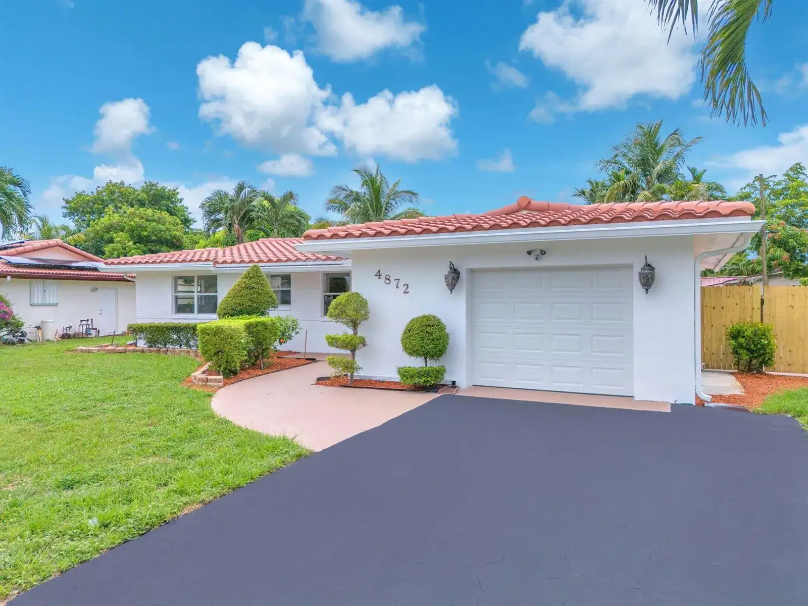 4 bedroom 3 bath Residential for sale at 4872 NW 6TH Court, Plantation FL 33317