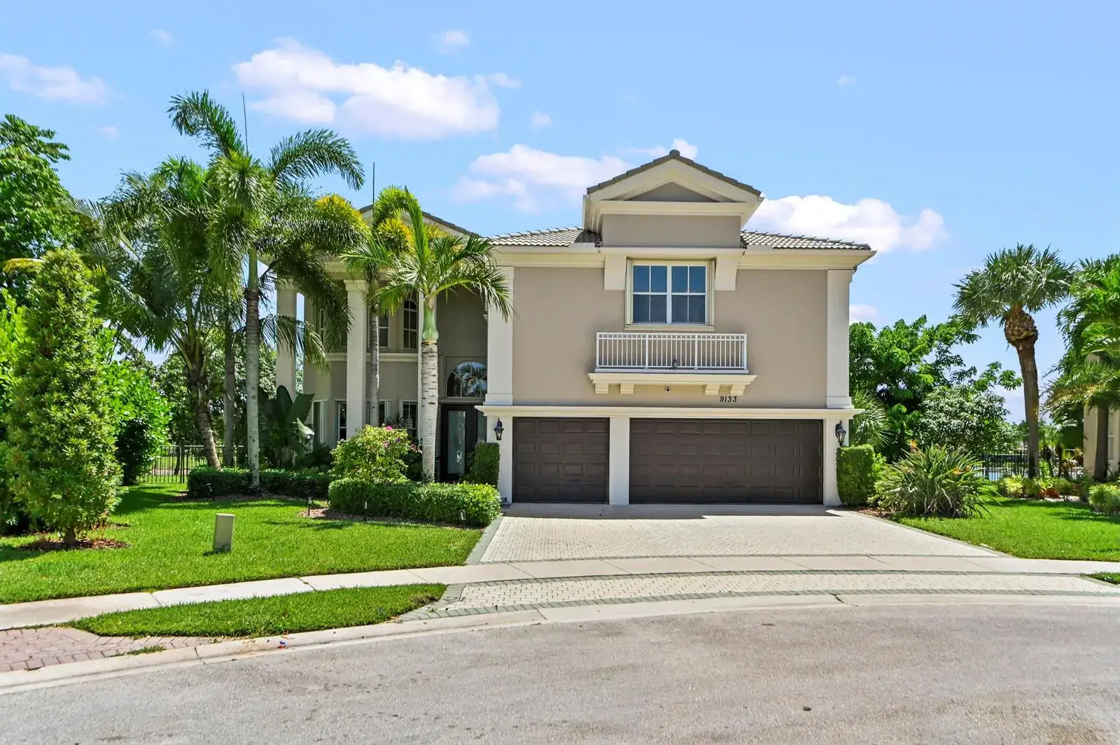 6 bedroom 4 bath Residential for sale at 9133 Delemar Court, Wellington FL 33414