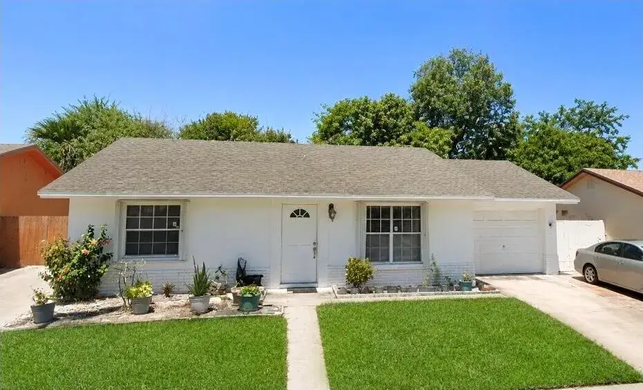 3 bedroom 2 bath Residential for sale at 6134 E Wauconda Way E, Lake Worth FL 33463