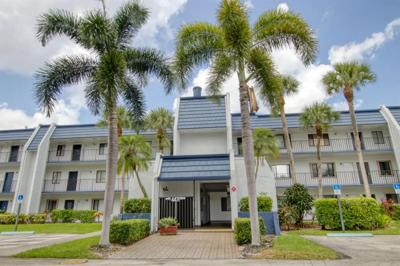 2 bedroom 2 bath Residential for sale at 4471 Luxemburg Court # 206, Lake Worth FL 33467