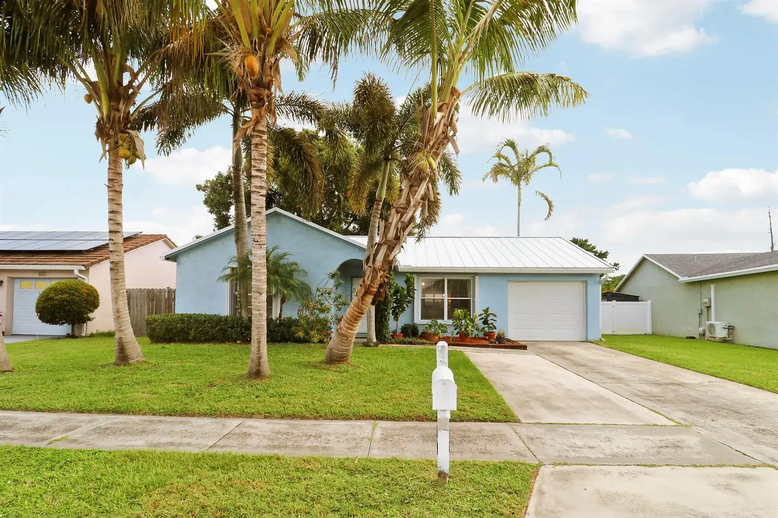 3 bedroom 2 bath Residential for sale at 104 BANYAN Circle, Jupiter FL 33458
