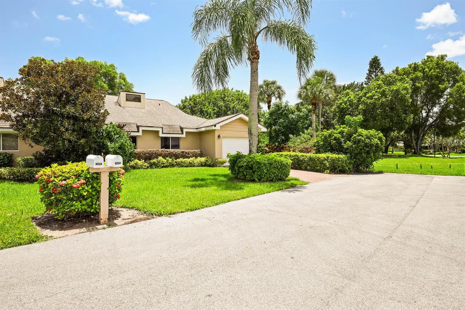 3 bedroom 2 bath Residential for sale at 6858 FOUNTAINS Circle, Lake Worth FL 33467