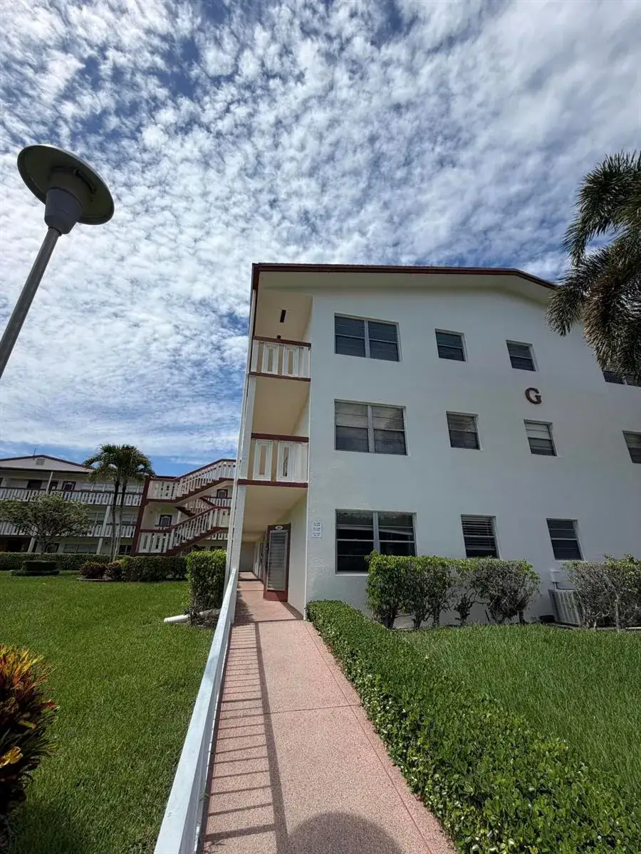 2 bedroom 1 bath Residential Lease for rent at 266 Brighton G, Boca Raton FL 33434