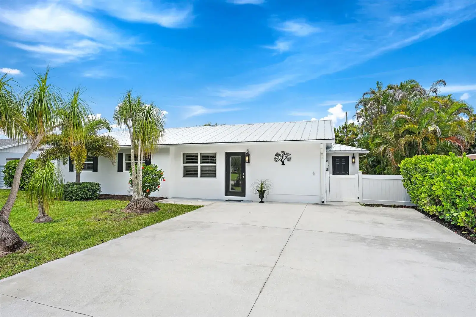 19144 SE Arnold Drive, Tequesta FL 33469