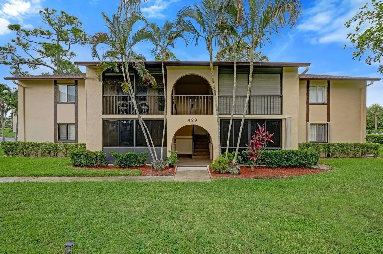 2 bedroom 1 bath Residential for sale at 429 Pine Glen Lane # 2, FL 33463