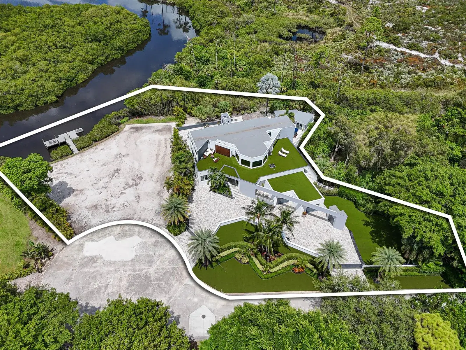 5 bedroom 4 bath Residential for sale at 10541 SE Le Parc, Jupiter FL 33469