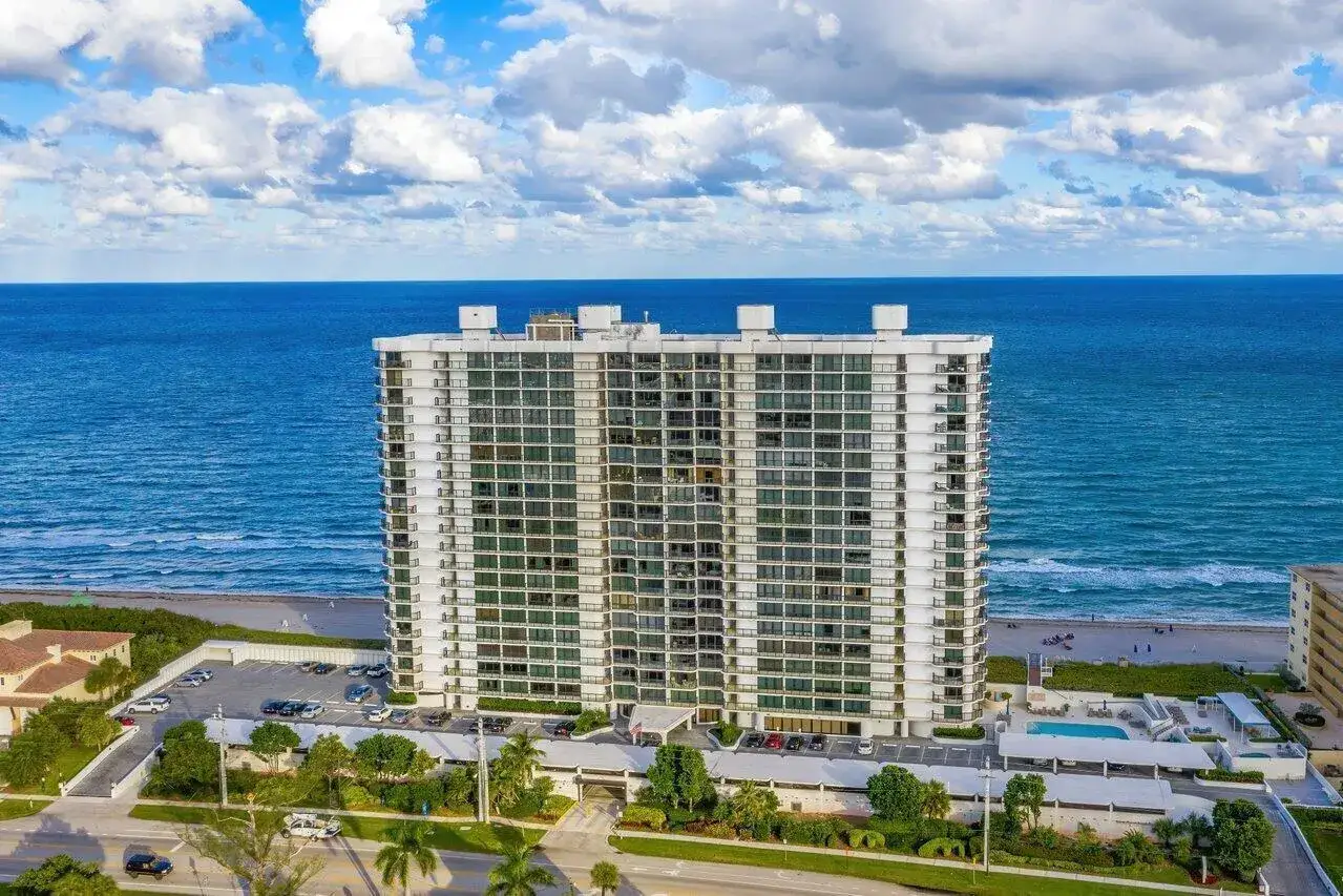 2 bedroom 2 bath Residential Lease for rent at 250 S Ocean Boulevard # 6c, Boca Raton FL 33432