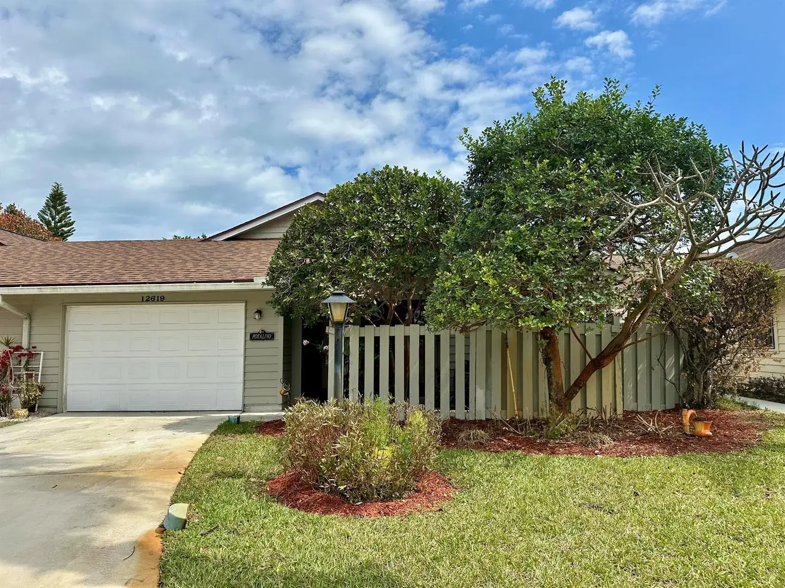 2 bedroom 2 bath Residential for sale at 12619 SE CASCADES Court, Hobe Sound FL 33455
