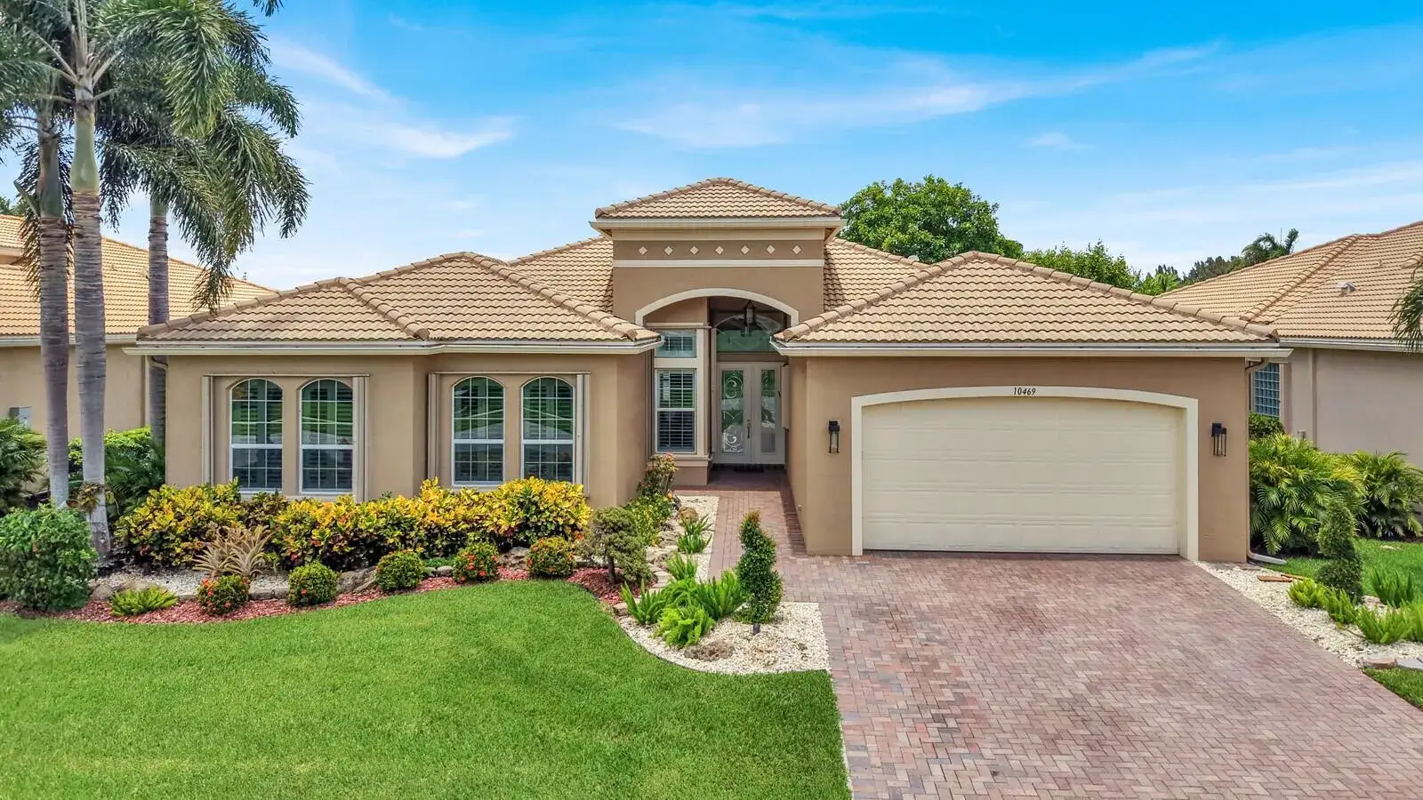 4 bedroom 2 bath Residential for sale at 10469 Whitewind Circle, Boynton Beach FL 33473
