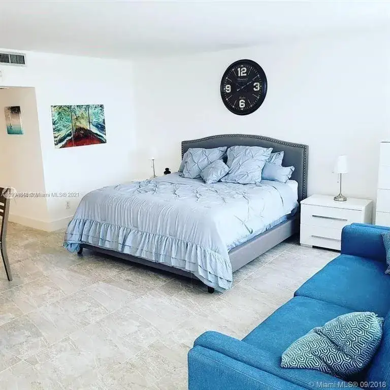 1 bath Residential for sale at 100 LINCOLN Road # 707, Miami Beach FL 33139