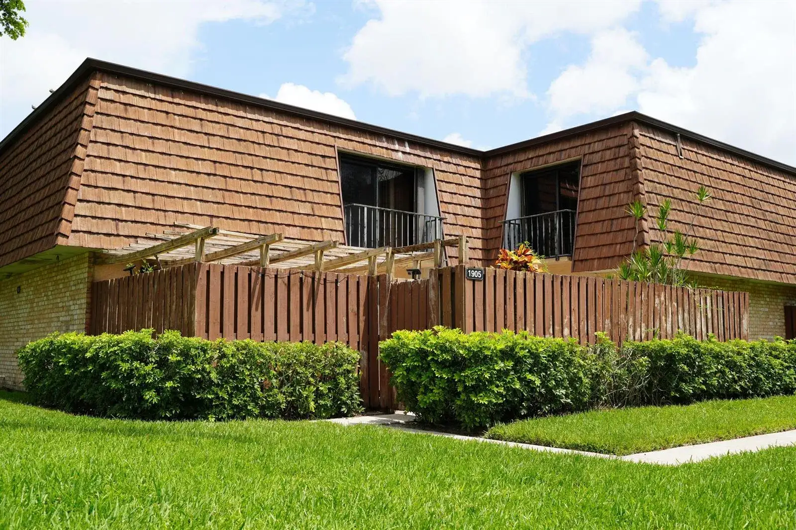 3 bedroom 3 bath Residential for sale at 1905 19th Lane, FL 33463
