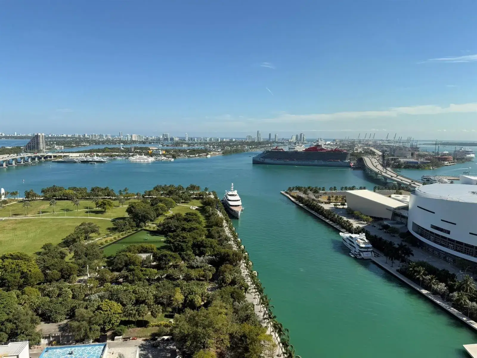 1 bedroom 2 bath Residential Lease for rent at 900 Biscayne Boulevard # 2807, Miami FL 33132