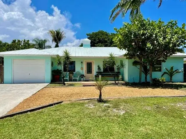 3 bedroom 2 bath Residential for sale at 415 Beacon Street, Tequesta FL 33469