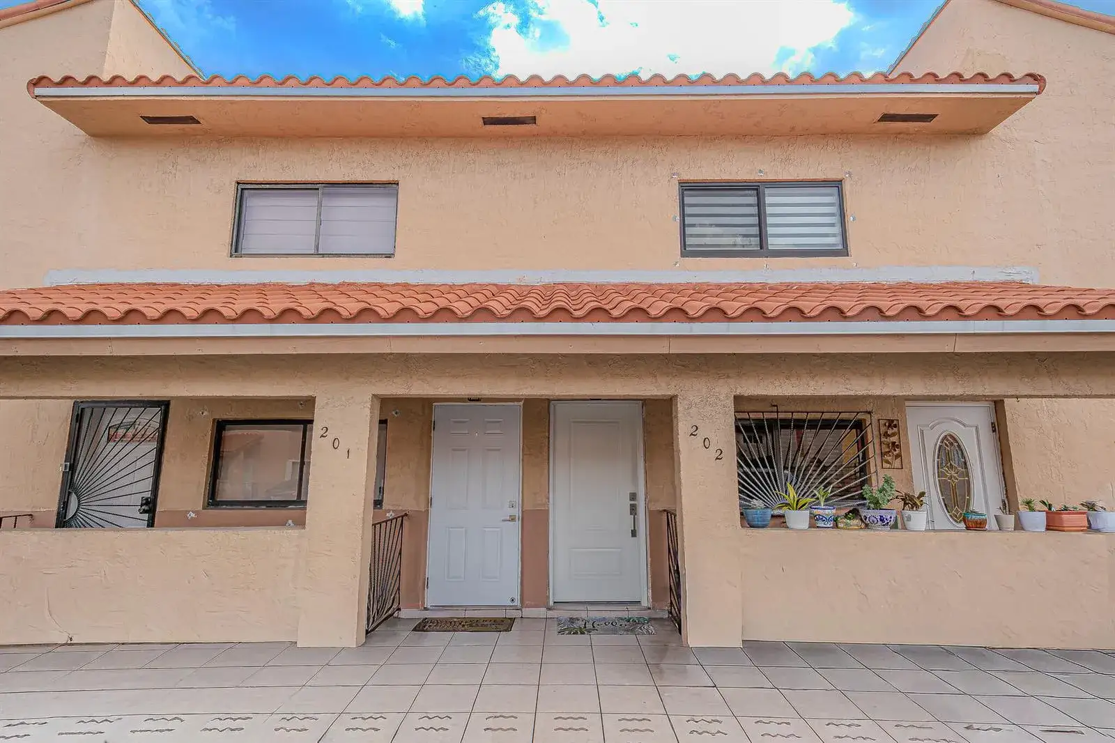2 bedroom 2 bath Residential Lease for rent at 7690 W 29th Way # 202, Hialeah FL 33018