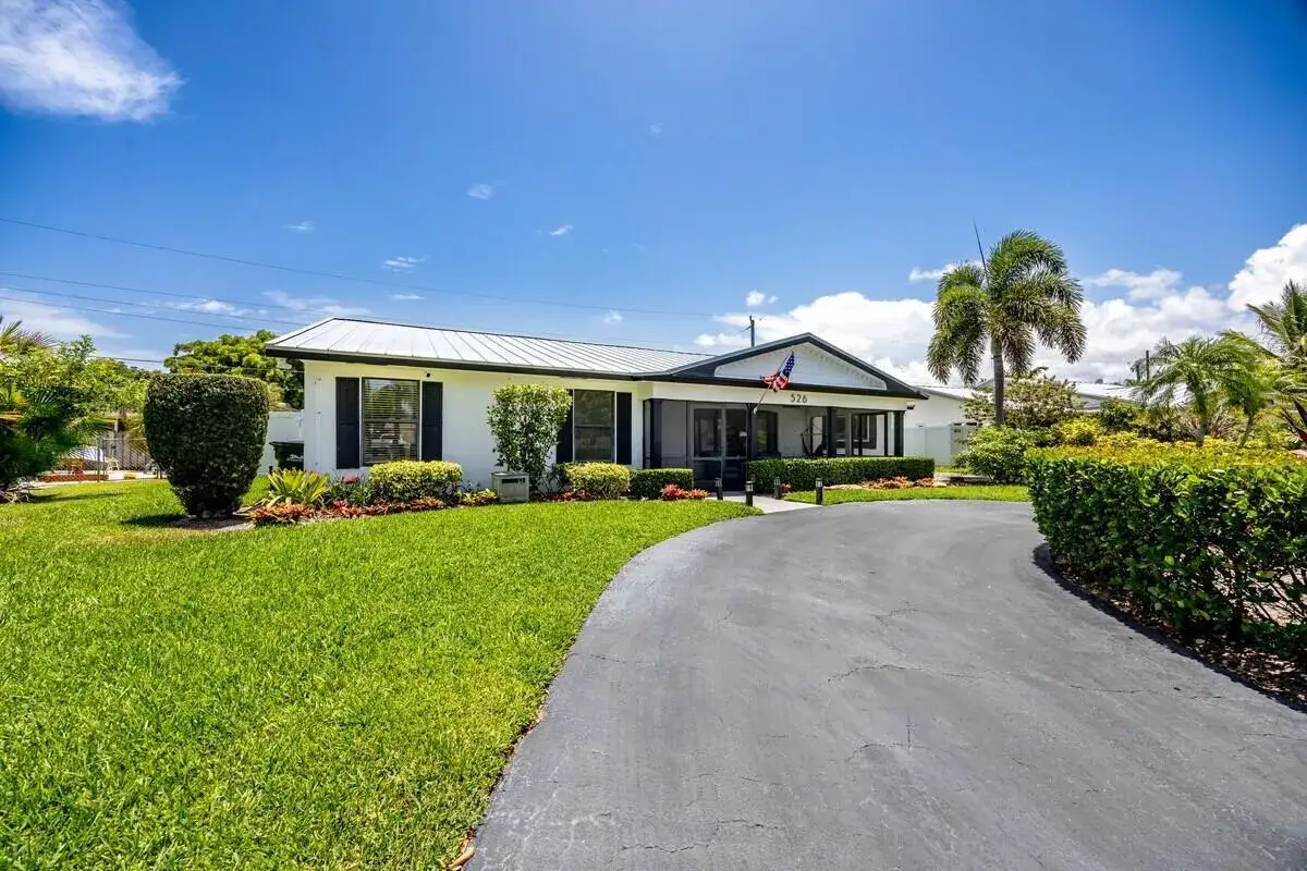 4 bedroom 3 bath Residential for sale at 526 Linnet Circle, Delray Beach FL 33444