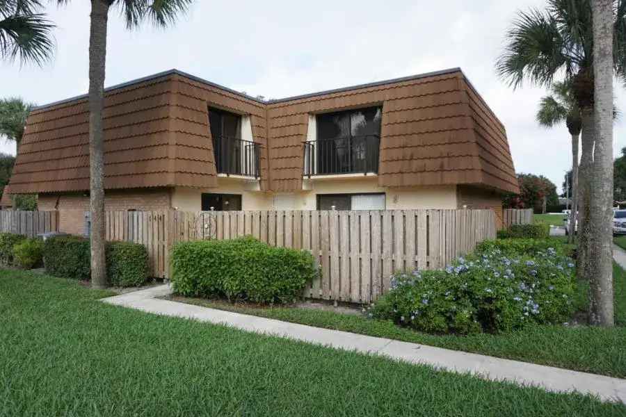 2 bedroom 2 bath Residential for sale at 102 Heritage Way, West Palm Beach FL 33407