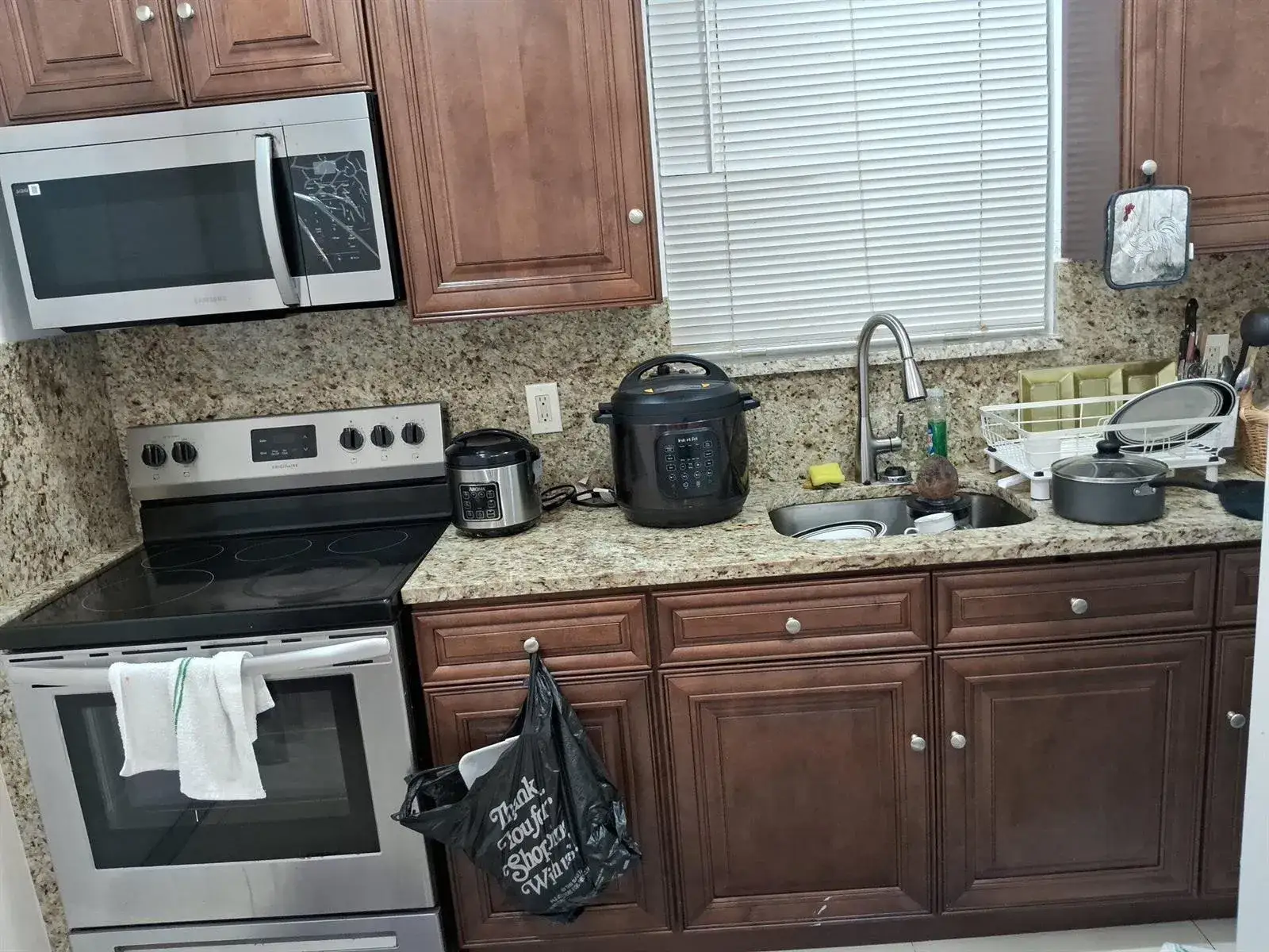 1 bedroom 1 bath Residential Lease for rent at 710 Columbus Parkway, Hollywood FL 33021