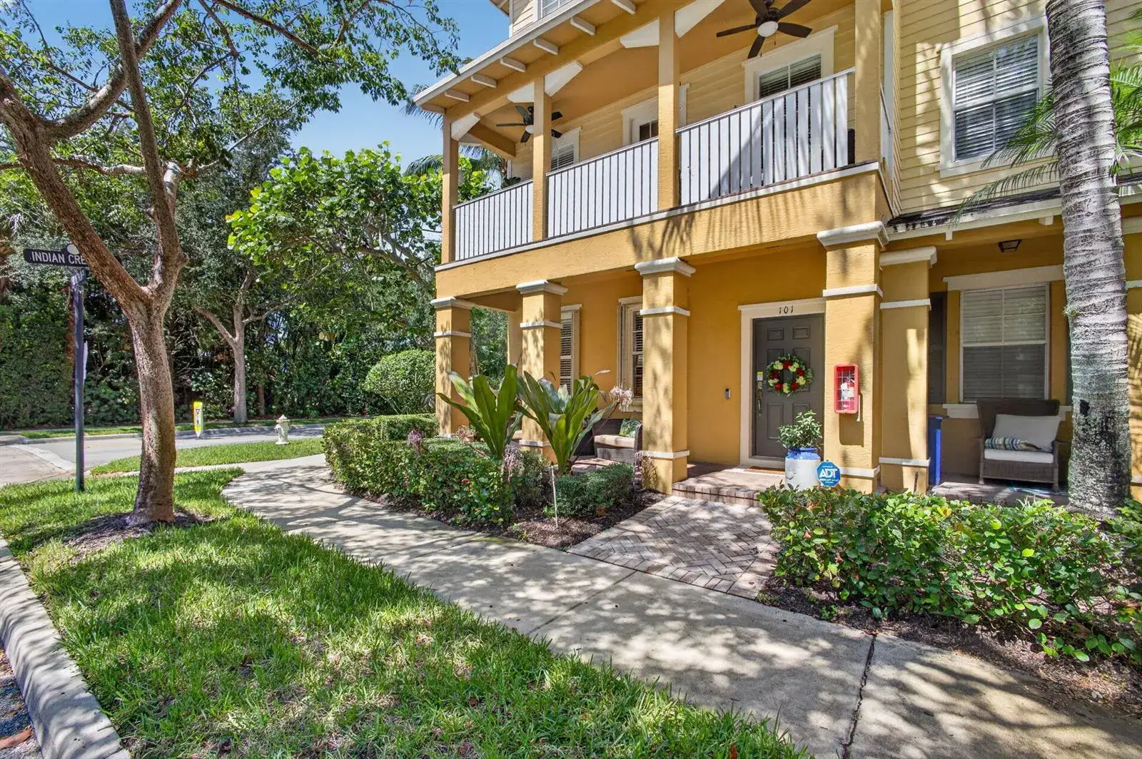3 bedroom 2 bath Residential for sale at 128 W Royal Palm Circle # 101, Jupiter FL 33458