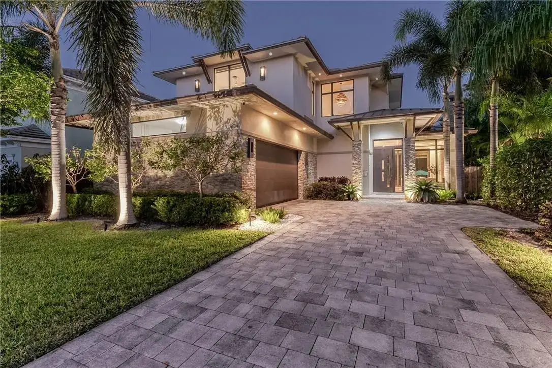 4 bedroom 3 bath Residential for sale at 404 NE 13th Avenue, Fort Lauderdale FL 33301