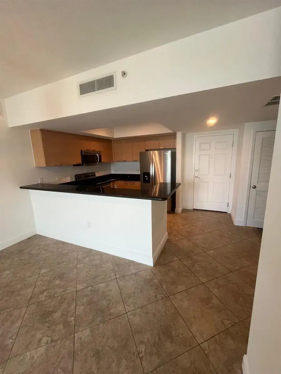 2 bedroom 2 bath Residential for sale at 140 S Dixie Highway # 525, Hollywood FL 33020