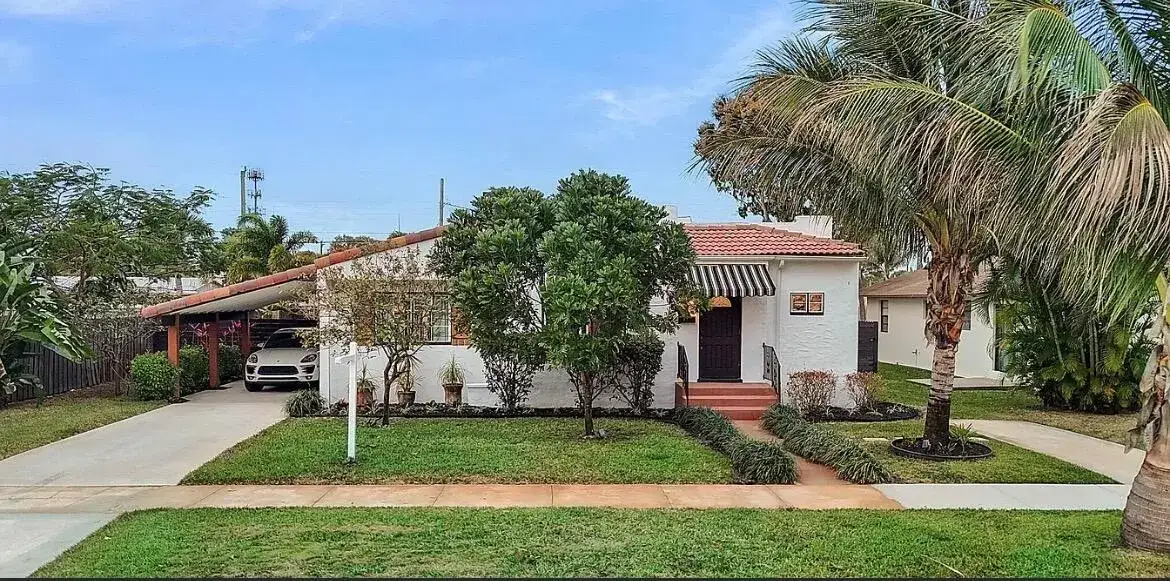3 bedroom 2 bath Residential Lease for rent at 525 Evergreen Drive, West Palm Beach FL 33403