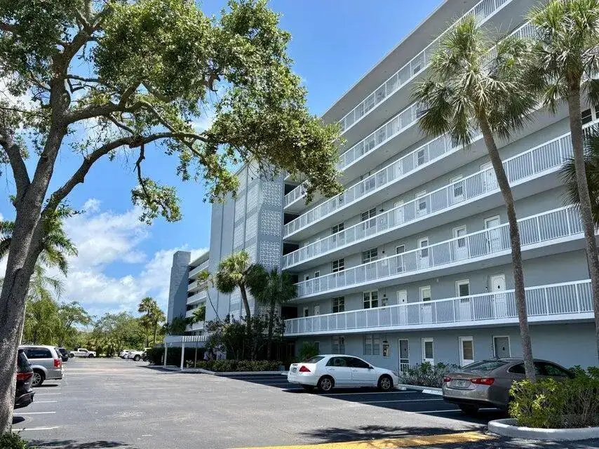2 bedroom 2 bath Residential for sale at 5700 NW 2nd Avenue # 202, Boca Raton FL 33487