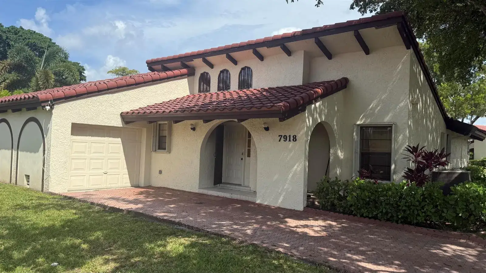 3 bedroom 2 bath Residential for sale at 7918 HIBISCUS Circle # 59, Tamarac FL 33321
